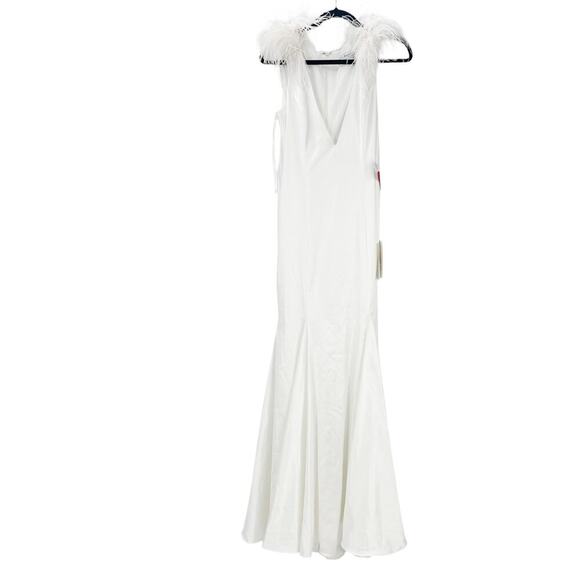 Mac Duggal Exquisite Feather Shoulder V-Neck Column Gown White Size 6 NWT - Picture 9 of 13